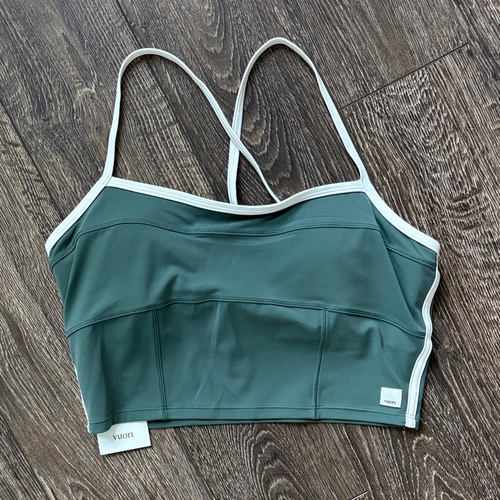 Vuori Women's All The Feels Agate Green Cropped with White Edging NWT